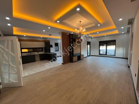 Yerden Isıtmalı Müstakil Havuzlu Villa