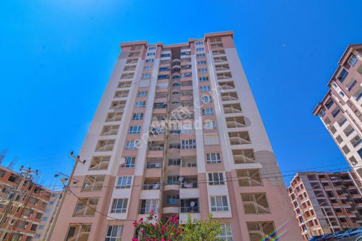 Kuşadası Değirmendere'de Deniz Manzaralı Geniş 2+1 Satılık Daire