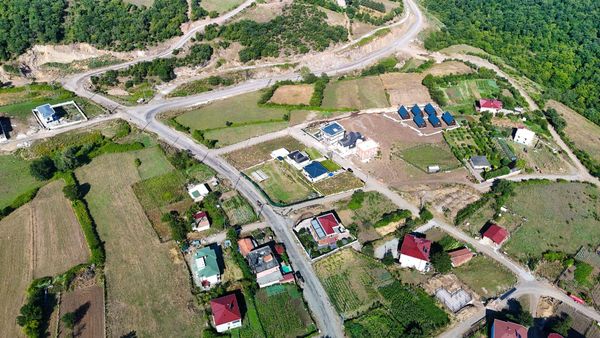 İncesuda Elektirik Suyu Bağlı Tek Kat Ev Ve Arsa