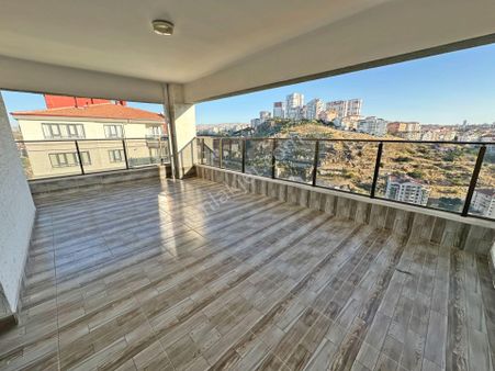 Hürel Mahallesinde Site İçinde Manzaralı Önü Açık 4+1 Satılık Daire