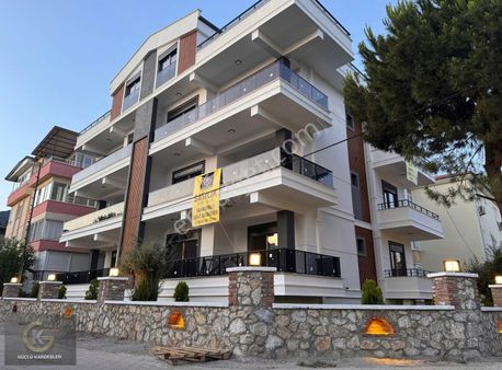 Güçlü Kardeşler Altınoluk Merkezde Lüks 2+1 Asansörlü Daire'ler