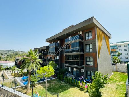 Ege Mahallesinde Satılık Köşe Konumlu Arakat Sıfır 3+1 Daire