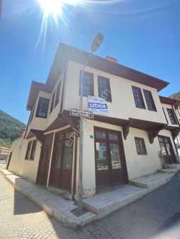 Miraç Uğur Emlaktan Konya Akşehir Çimenli Mahallesinde Komple Satılık Müstakil Ev - Dükkan