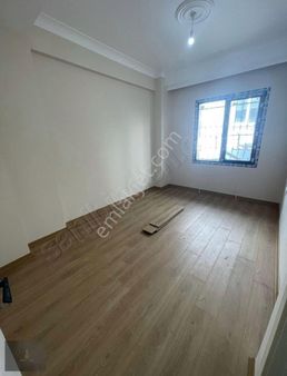 Acilen Satılık Altınşehirde Balkonlu Bahçe Katı