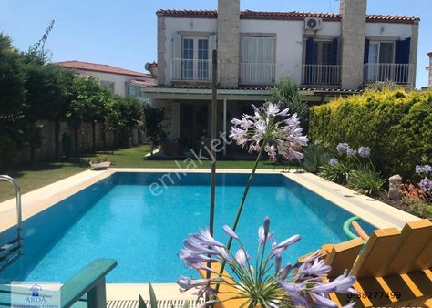 Alaçatı Köyiçinde Sezonda Haziran, Temmuz Ağustos Aylarında Kiralık Havuzlu 3+1 Lüks Taş Villa