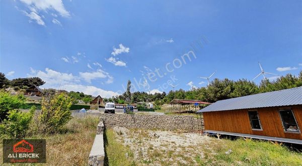 Bornova Yakaköy'de Tapulu Bungalov Bölgesinde 300m² Bahçe