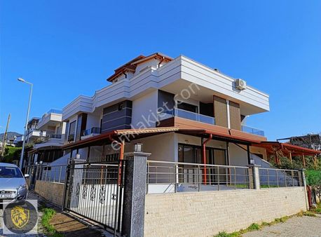 Şenbağlar'dan Denize 100 Mt, Köşe Konum, Bahçeli Villa