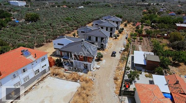 Medarda Modern Ve Donanımlı Sıfır 180 M2 Havuzlu Satılık Villa