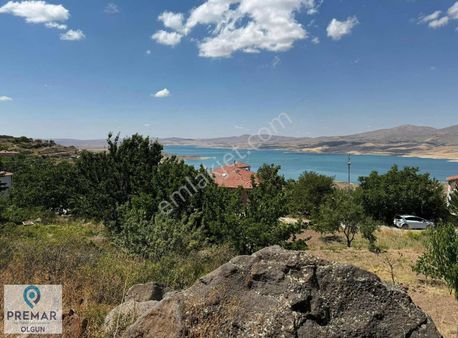 Erkilet Çevril'de Baraj Manzaralı 677 M2 Bağ Yeri