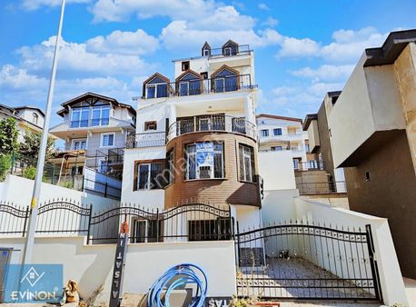 Çalı Gümüşlükte Panoramik Şehir Manzaralı Sıfır Tribleks Villa