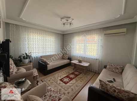 Çarşıya Yakın Karesi Nikah Salonu Karşısında 3+1 Kombili Daire