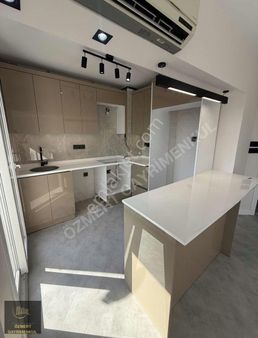 2+1 Üçyol Metro Durağın 2dk Mesafede Asansörlü Satılık Daire