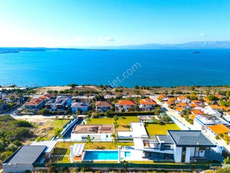 Çesme Çiftlikköy 1500 M2 Arazi Üzerinde Full Deniz Manzaralı Satılık Ultra Lüks Tripleks Malikane