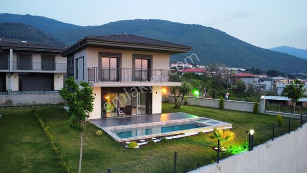 Kuşadası Güzelçamlıda Deniz Manzaralı Lüx 4+1 Fırsatı