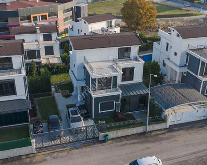 Nilüfer Özlüce Site İçerisinde Satılık Villa