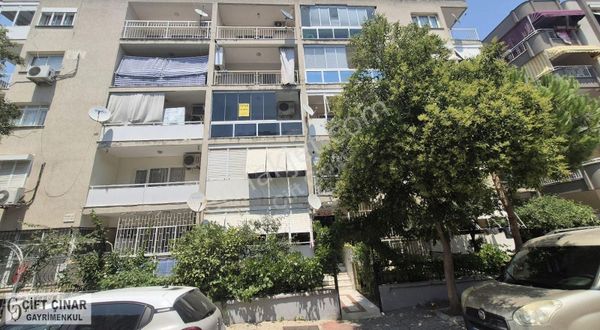 Karşıyaka Bahçelievler'de Çift Cepheli Mükemmel Konumda Daire