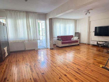 Eskidjiden İstiklal Cad. Yakını Ara Kat 2+1 Fırsat Daire !