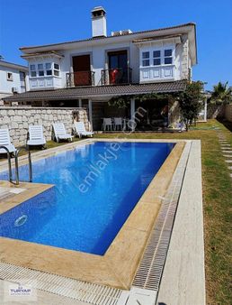 Turyap Çeşme Alaçatı'da Kiralık Müstakil Havuzlu 4+1 Villa