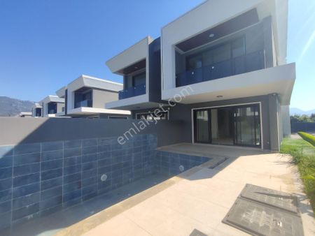 Kuşadası Davutlarda Satılık Lüks Özel Havuzlu Villa