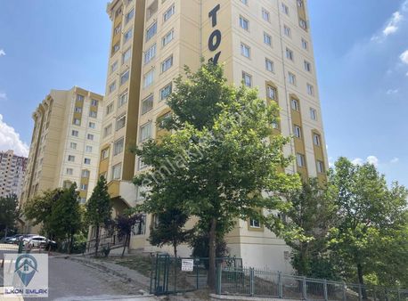 Turkuazda Ticaret Merkezi Karşısı 2+1 Satılık