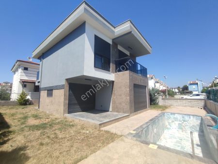 Kuşadası Davutlarda Satılık Özel Havuzlu Tek Müstakil Villa