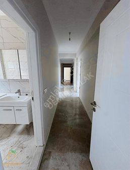 Sapanca Gazipaşa'da Cadde Üstü Sıfır 3+1 Daire