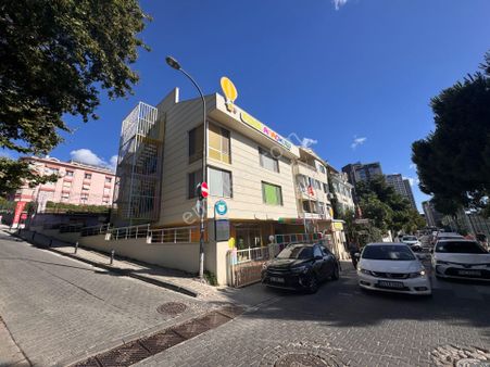 Koşuyolu’nda 13 Yaşında 1.084 M2 Kapalı Alanlı Satılık Bina