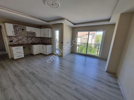 Kuşadası Davutlar’da Ara Kat Önü Açık Satılık 2+1 Daire