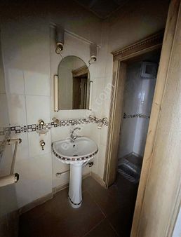 Emniyet Caddesi Salı Pazarı Yanı Kiralık 4 Odalı Temiz Daire