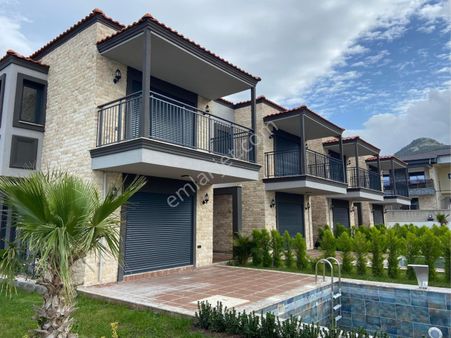 Kuşadası Güzelçamlı’da Özel Havuzlu Satılık 3+1 Villa