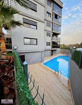 Real Gayrimenkul'den Barbaros'da Havuzlu Sitede 3+1 Geniş Daire