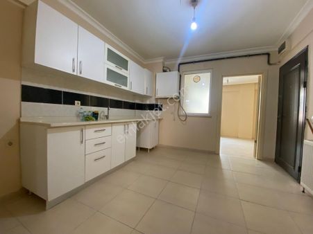 Sevgim'den Sütlüce'de Kiralık Geniş 1+1 Daire