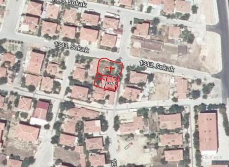 Sümer Mahallesi Müstakil Evli Köşe Başı Geniş Arsa 655m2