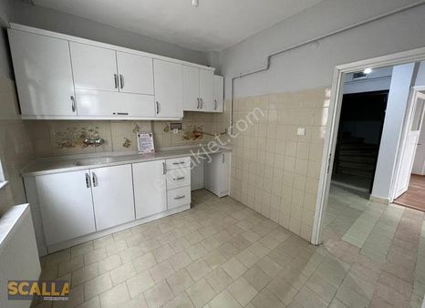 Büyükçekmece Celaliye Merkezde 1+1 Satılık Daire Kapalı Mutfak