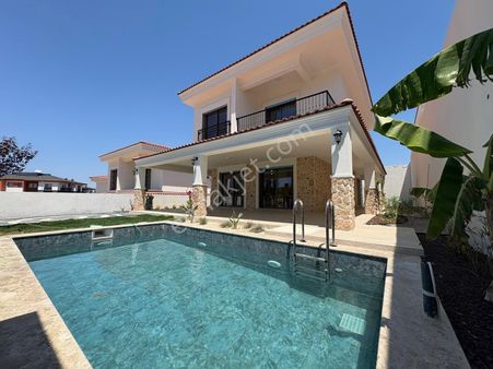 Davutlar'da 4+1 Müstakil Villa , Özel Havuzlu ,giriş Katında Oda