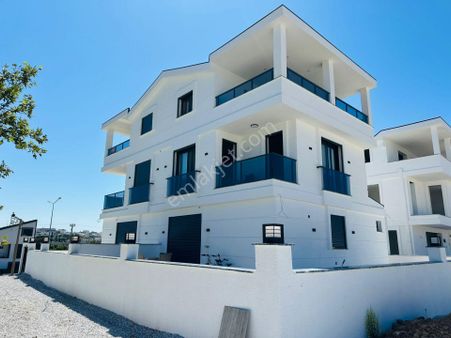 Didim Hisar Mah.deniz Manzaralı 3+1 Açık Mutfaklı Teraslı Sıfır Ve Lüx Trıplex Villamız Satılıktır