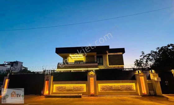 İkiev'den 15 Temmuz'da Modern Özel Mimariye Sahip 8+2 Villa