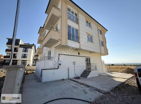 Esentepe'de Satılık 2+1 Arakat Daire...!