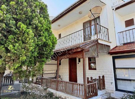 Salihleraltı İstanbul Güzelbelde Sitesi Havuzlu 3+1 Villa