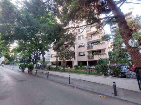 Caddebostan Agahefendi Sokakta Muhteşem Konum Net 200 M2 Kiralık