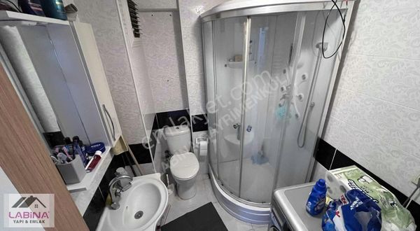 Küçükçekmece'de İnönüde Satılık 2+1 85 M2 Yüksek Giriş Daire