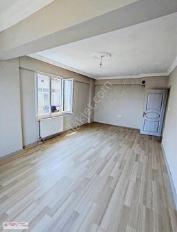 Tekirdağ Muratlı Muradiye Mahallesinde Satılık 3+1 Daire