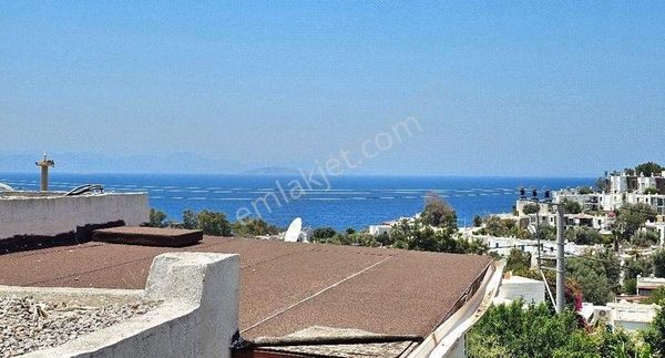 Bodrum Gümüşlük'te Satılık Özel Plajlı Sitede Deniz Manzaralı