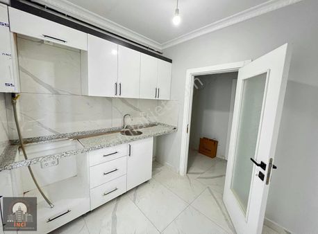 Medipolün Yukarısında Yeni Bina İçerisinde Yüksek Giriş