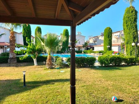 Soğucak Denize 150 M. Havuzlu Sitede 4+1 Satılık Villa