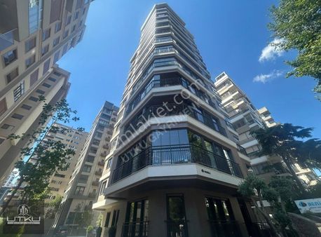 Caddebostan'da Sahile Yakn Megalux Demirli Yapmı 2+1 Sıfır Daire