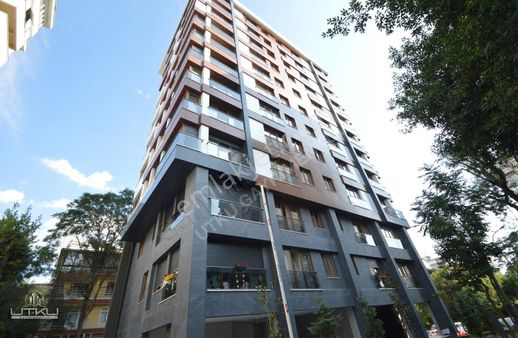 Suadiye De Caddeye Yakın Otoparklı 2+1 Satılık Daire