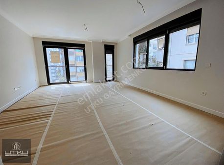 Utku'da Caddebostan Sahilde Balkonlu Ferah Ve Aydınlık 3+1 Daire