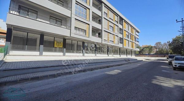 Karapınar Emlak'tan Askeriye Karşısı Kiralık 400 M2 Dükkan