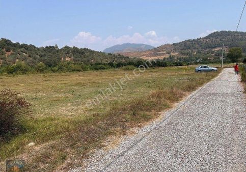 Öztülü Emlak'dan:rızai Taksimi Yapılık,yola Cephe,elektrik-su Mevcut